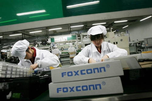 5-ly-do-foxconn-muon-mua-sharp