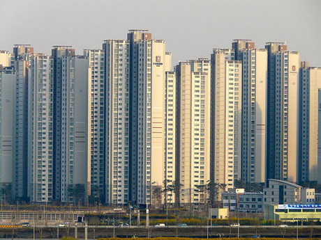 Các tòa nhà bên bờ sông Hàn ở thủ đô Seoul của Hàn Quốc. Ảnh: Flickriver.