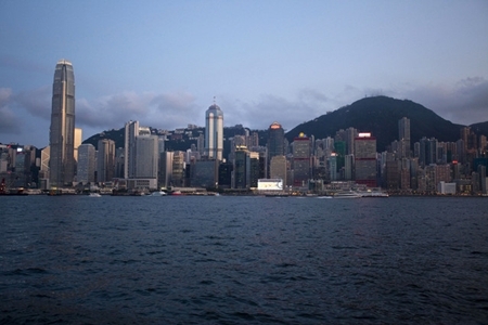 Hong Kongcó khả năng rơi vào một cuộc suy thoái kéo dài ít nhất một năm (Bloomberg)